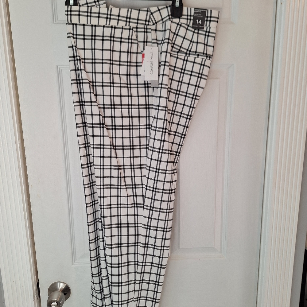 Amanda & Chelsea NWT womans ivory/black pants size 14